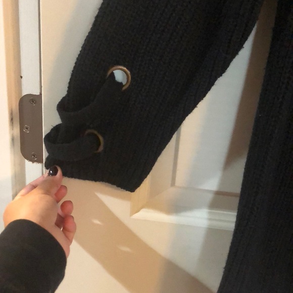 Long Black Sweater - Picture 4 of 6